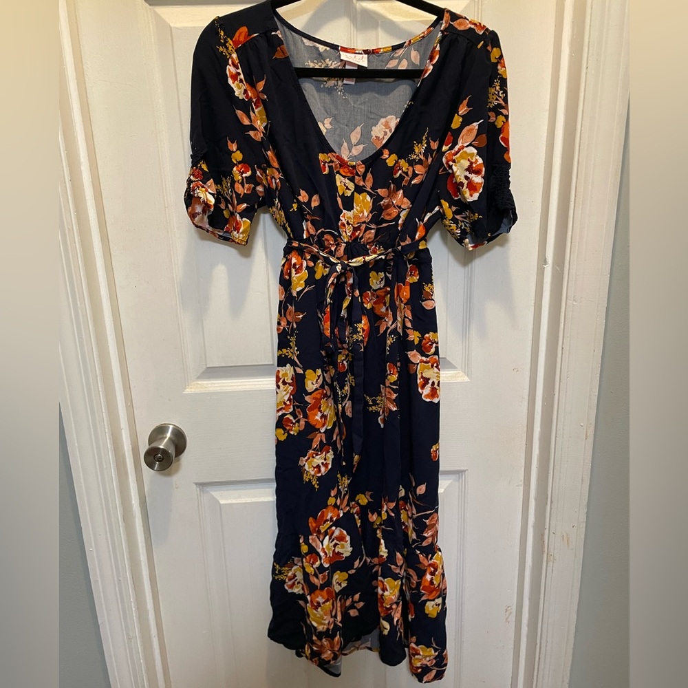 Ingrid & Isabel Maternity Navy Floral Midi Dress -perfect for maternity photos!